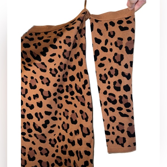L'AGENCE | NWT Felicia Off-The-Shoulder Sweater Dress | Animal Print | L - Picture 7 of 10
